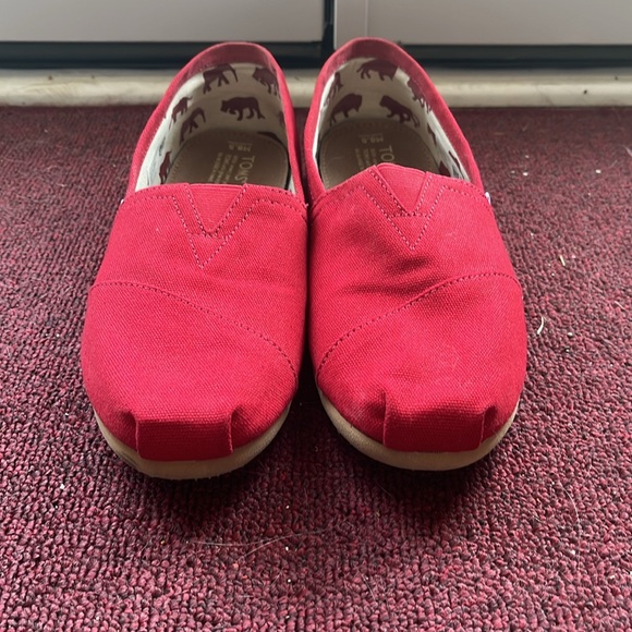 Red Tom’s. Worn twice, great condition. Men’s 8 1/2 - Picture 2 of 6